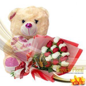 Bouquet de rosas con peluche