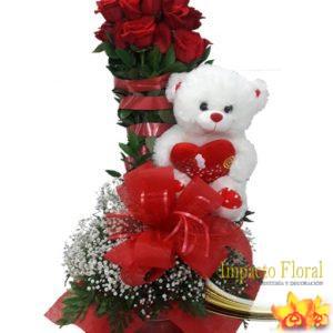 Arreglo floral con peluche