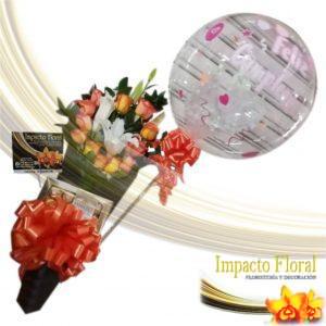 Bouquet de Flores con chocolates y globo burbuja