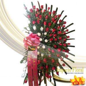 Corona fúnebre estilo medio circulo